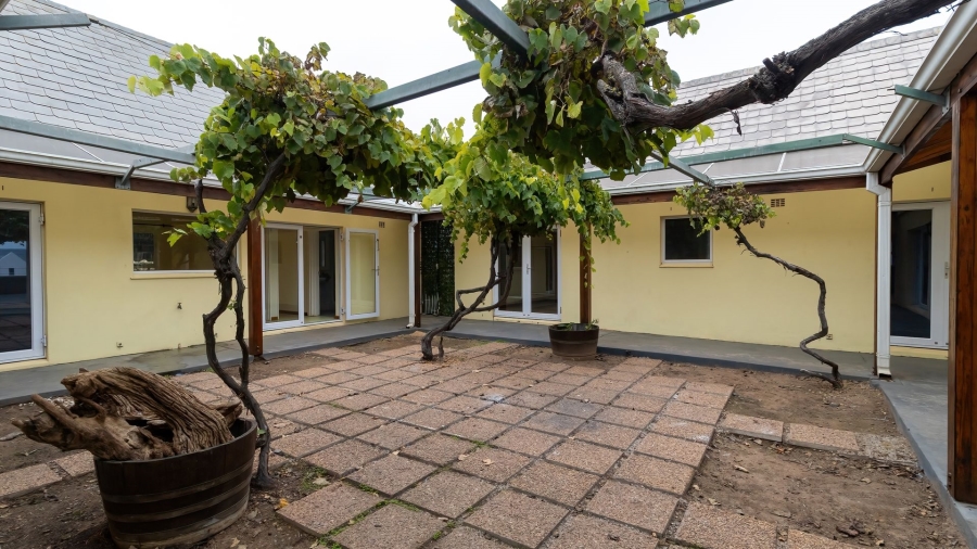 5 Bedroom Property for Sale in Myburgh Park Western Cape